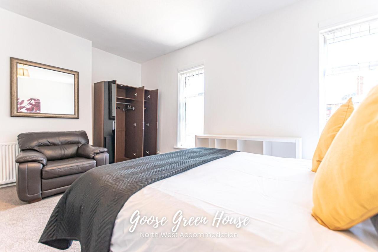 Modern 3Br House In Ince Ideal For Contractors & Long Stays 위건 외부 사진