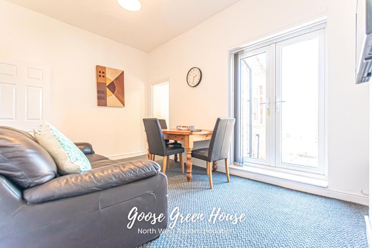 Modern 3Br House In Ince Ideal For Contractors & Long Stays 위건 외부 사진