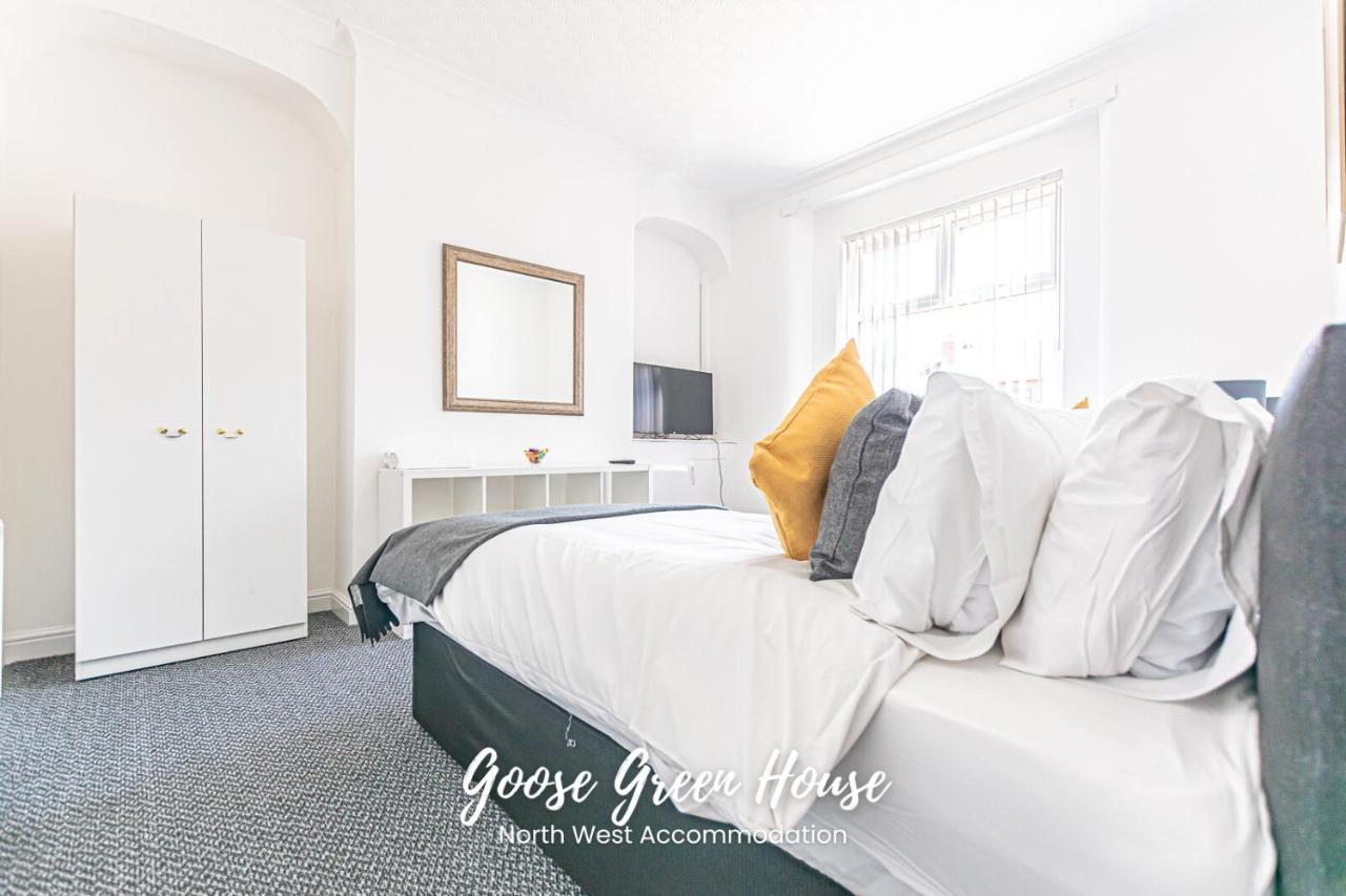 Modern 3Br House In Ince Ideal For Contractors & Long Stays 위건 외부 사진