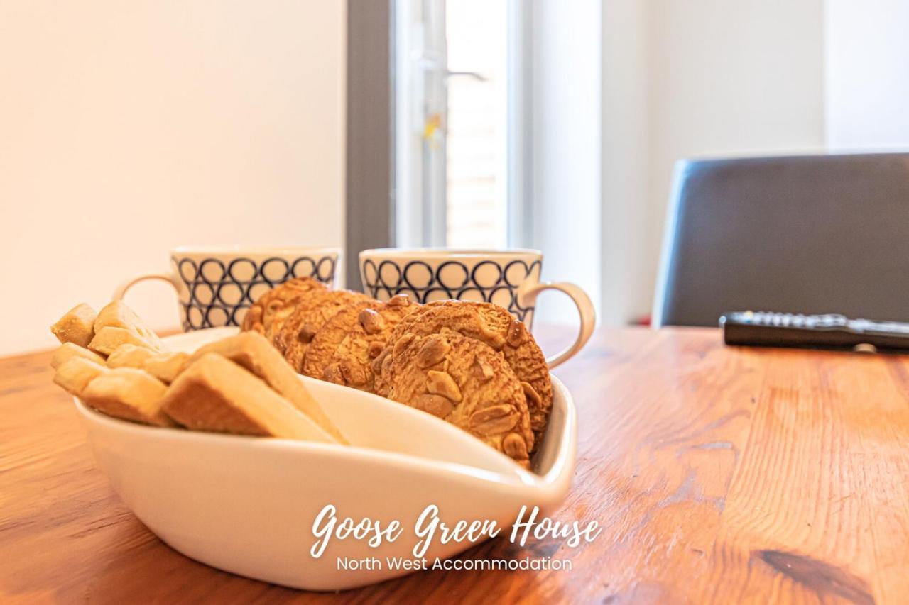 Modern 3Br House In Ince Ideal For Contractors & Long Stays 위건 외부 사진