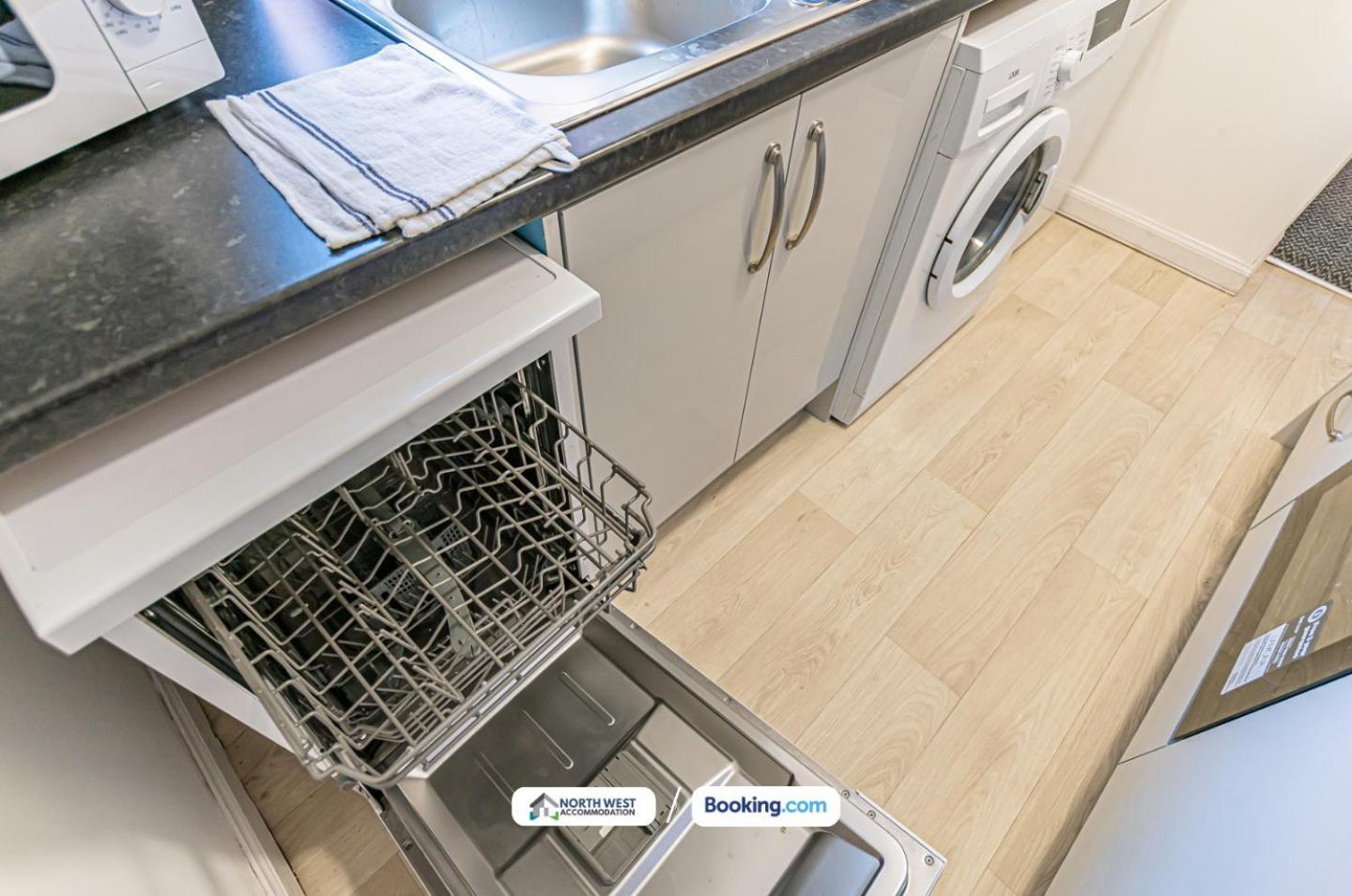 Modern 3Br House In Ince Ideal For Contractors & Long Stays 위건 외부 사진