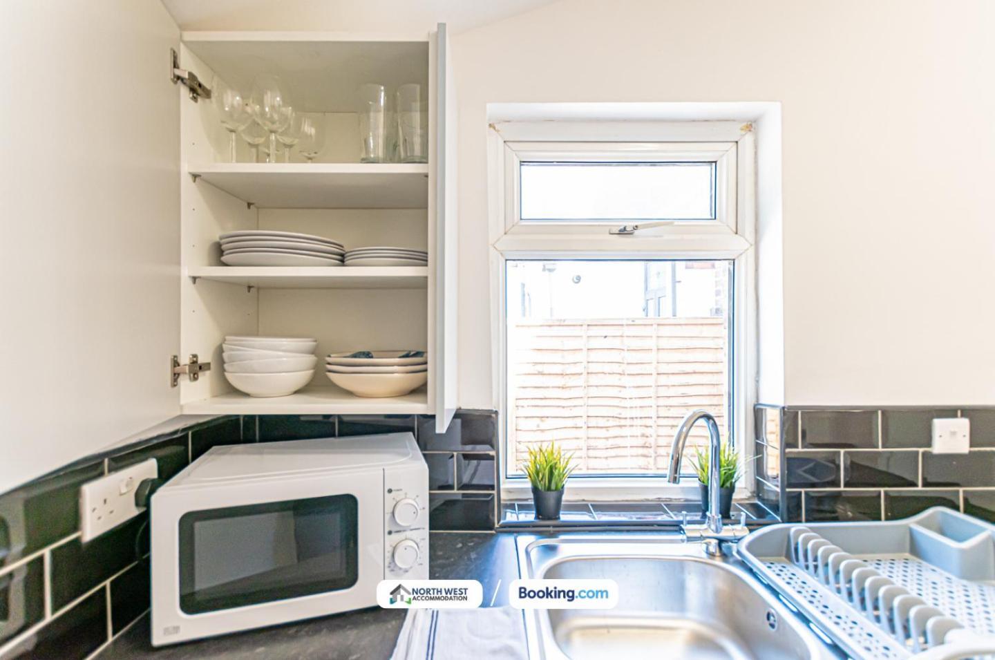 Modern 3Br House In Ince Ideal For Contractors & Long Stays 위건 외부 사진