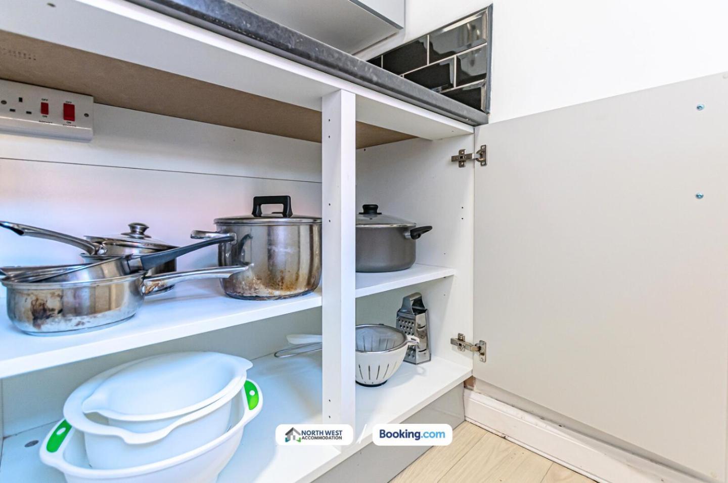 Modern 3Br House In Ince Ideal For Contractors & Long Stays 위건 외부 사진