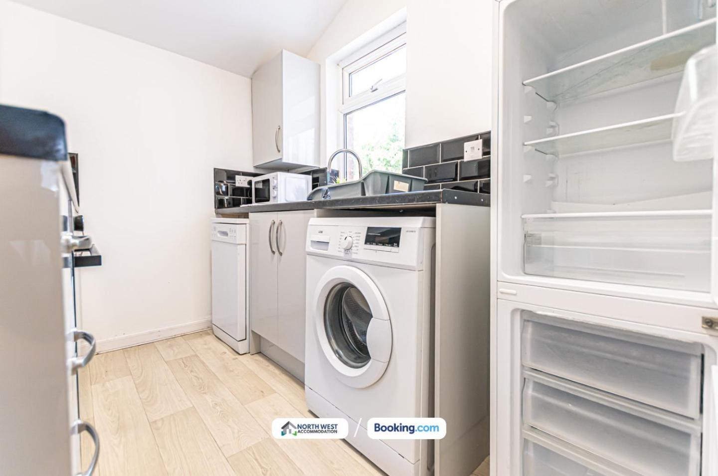 Modern 3Br House In Ince Ideal For Contractors & Long Stays 위건 외부 사진