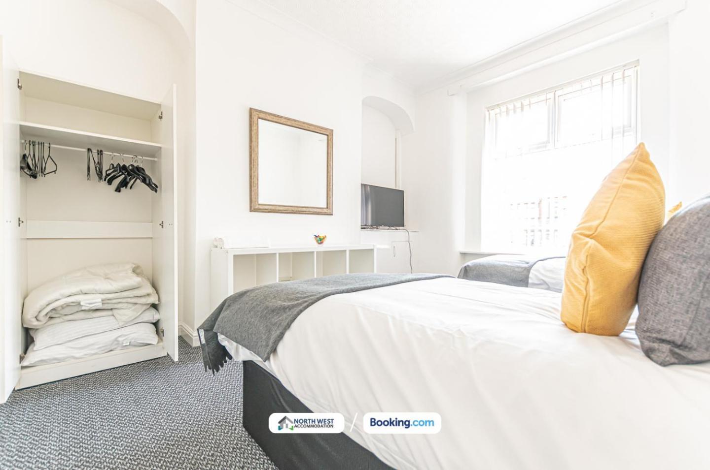 Modern 3Br House In Ince Ideal For Contractors & Long Stays 위건 외부 사진