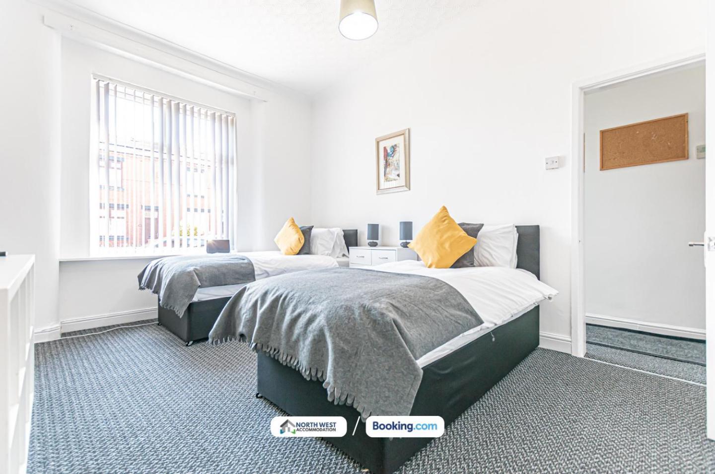 Modern 3Br House In Ince Ideal For Contractors & Long Stays 위건 외부 사진