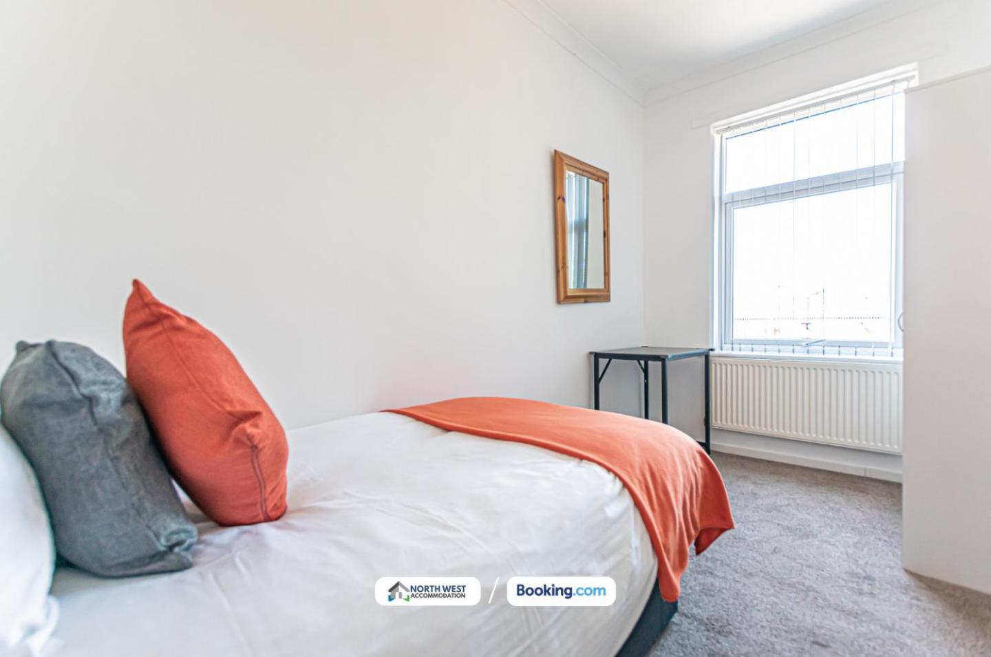 Modern 3Br House In Ince Ideal For Contractors & Long Stays 위건 외부 사진